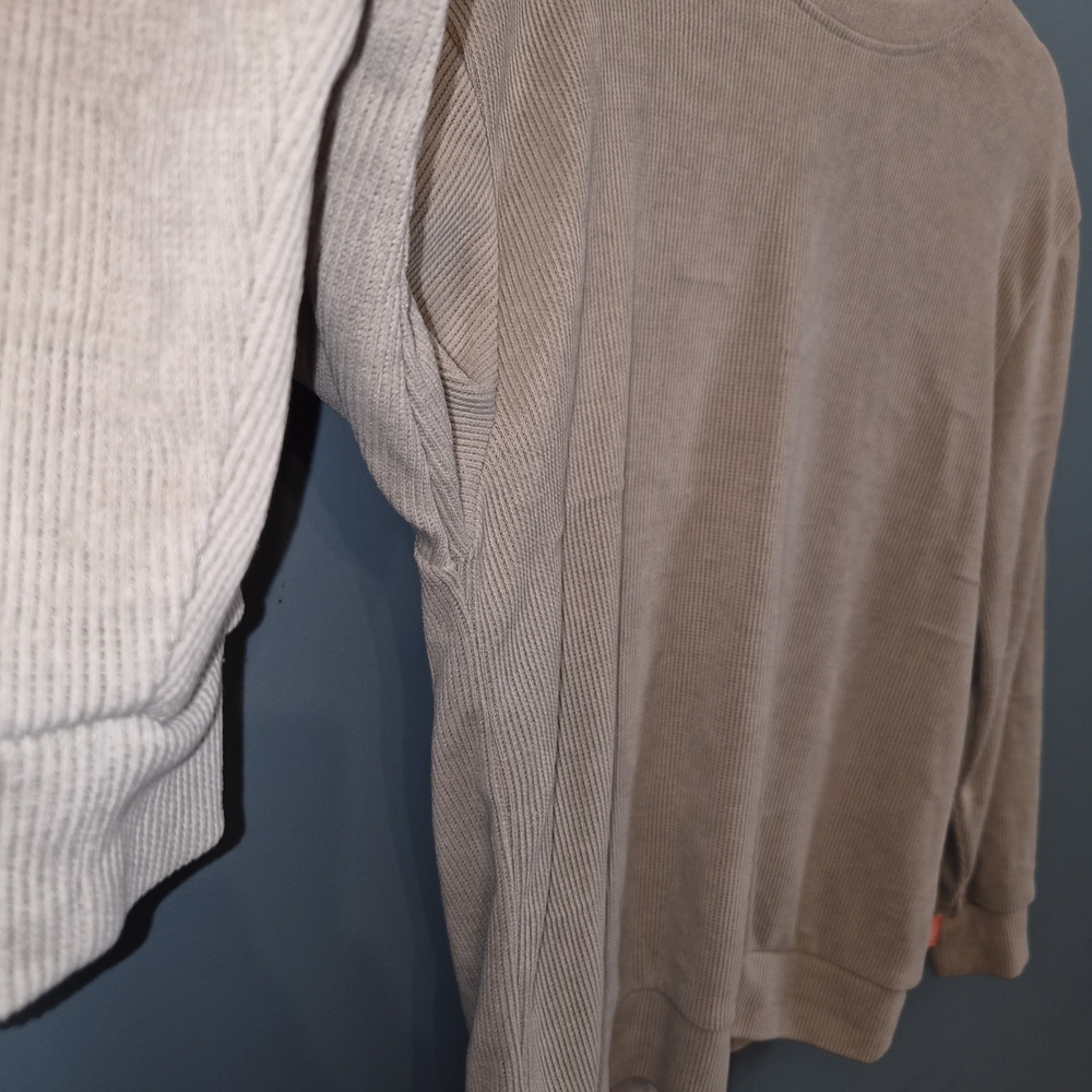 Negative Space Ribbed Crewneck - Picture 5 of 6